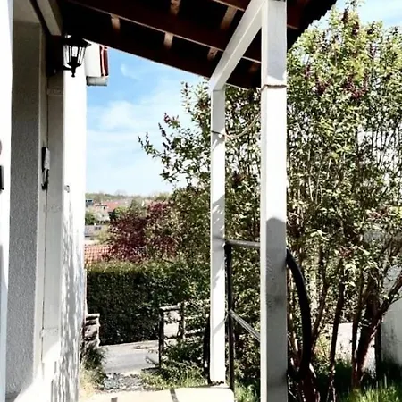 Apartman Uriges 60qm In Einem Alten Haeuschen Am Waldrand - 10km Bis Wuerzburg Reichenberg