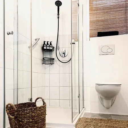 Apartman Uriges 60qm In Einem Alten Haeuschen Am Waldrand - 10km Bis Wuerzburg