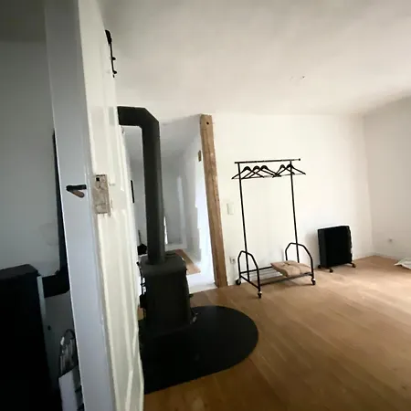 Uriges 60qm In Einem Alten Haeuschen Am Waldrand - 10km Bis Wuerzburg Apartman